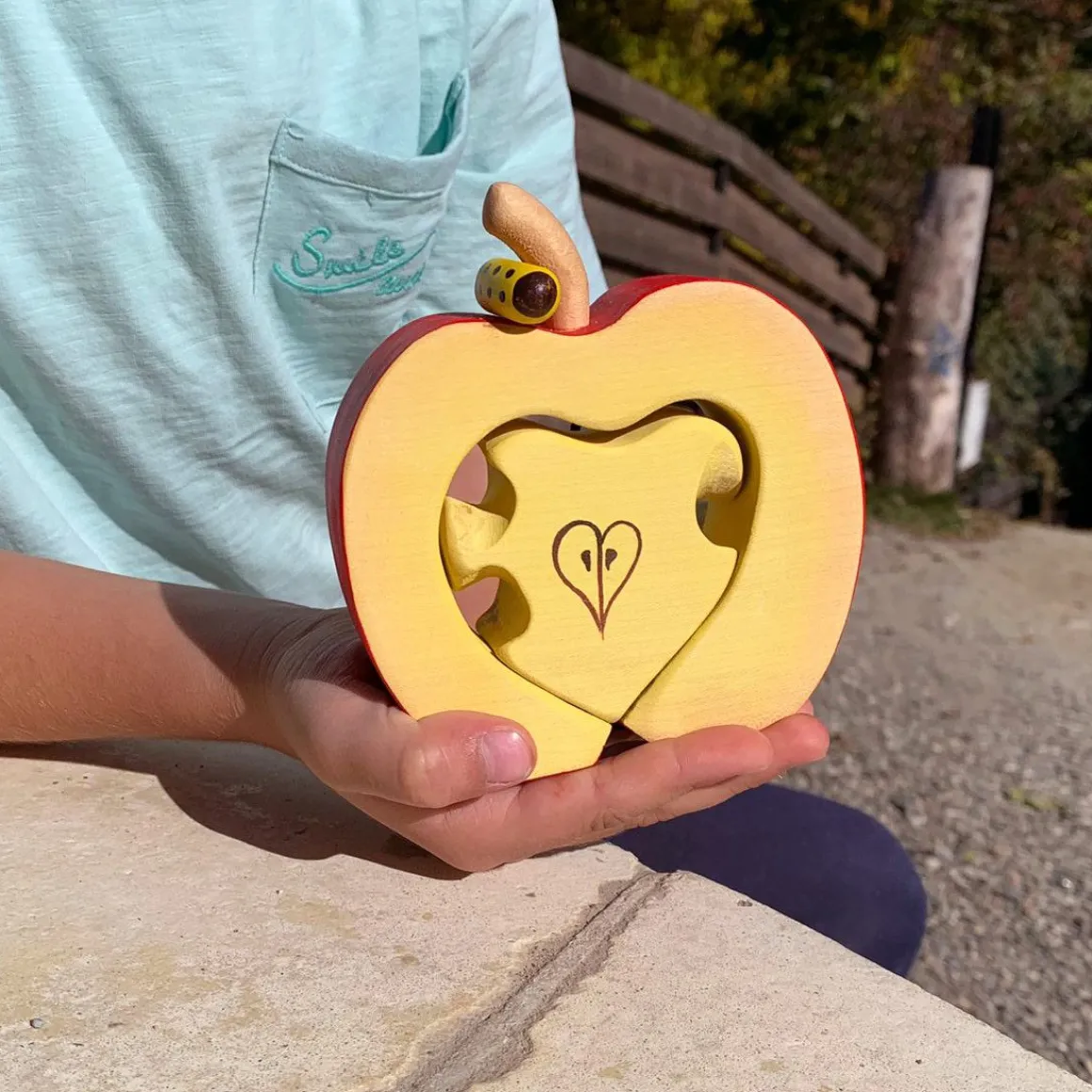 BumbuToys Apple with Worm Online