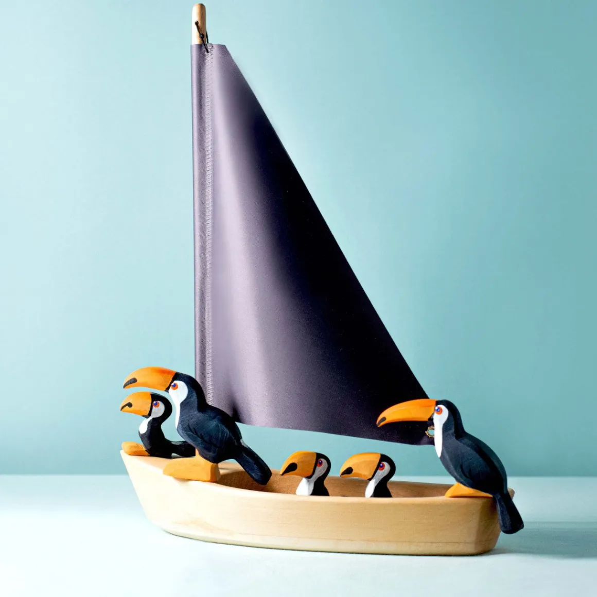 BumbuToys Toucan Sitting Best